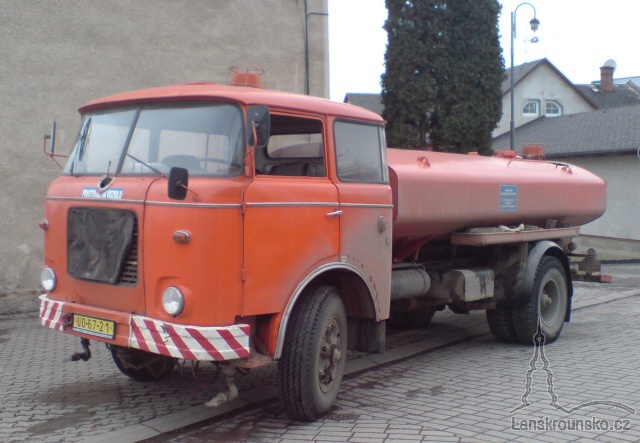 Cisterna zasobujici druhy okruh.jpg